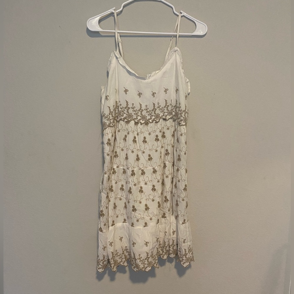 White dress with brown detailing